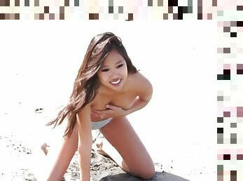 asiatiche, amatoriali, ragazze-giovani, provini, spiaggia, spogliarelli, bikini, brunette, provocatorie