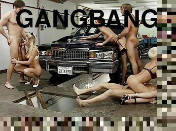 sayang, gangbang-hubungan-seks-satu-orang-dengan-beberapa-lawan-jenis, mobil