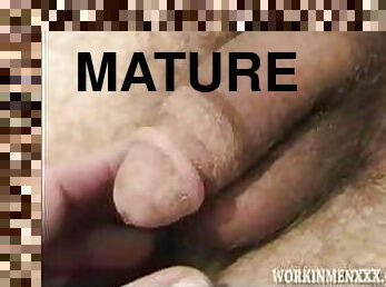 Mature Amateur Bobo Jacking Off