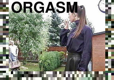 doggy-style, orgasm, cumshot, trosor, cfnm, sprut, europeisk, euro, underkläder, trädgård