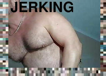 Musclebear jerk off