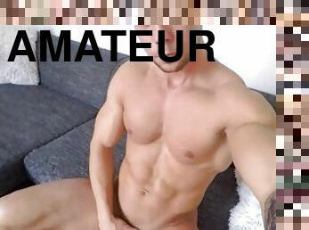 Muscled Hunk Jerks Off In Front Of Cam - Maskurbate