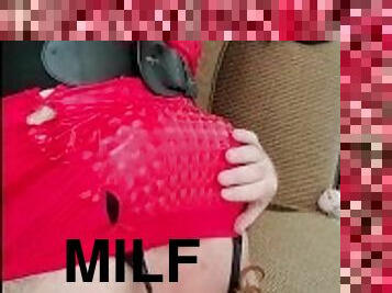 MILF GIVING HEAD