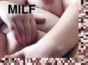 gros-nichons, masturbation, chatte-pussy, giclée, amateur, lesbienne, milf, latina, solo