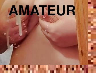 tetas-grandes, amateur, madurita-caliente, a-solas, leche, lactando