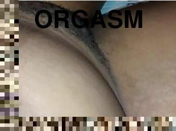 otrogen, klitta, fet, masturbation, orgasm, fitta-pussy, kvinnligt-sprut, amatör, mörkhyad, tonåring