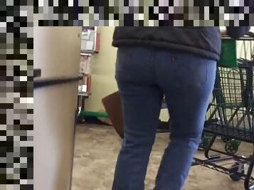 Ugly mom with nice ass