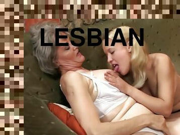 paroasa, slabanoaga, matura, bunicuta, lesbiana, jucarie, mama, cu-degetelul, blonda