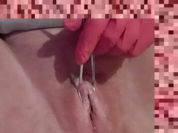 Play'n Dr w/ clit, teasing it w/ tweezers, cumming in less than two minutes!