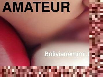 Mostrando mi conchita en la chiva rumbera ????????????... buscando machos????????  Video en bolivianamimi.tv