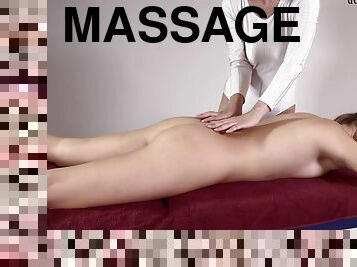 Jankovska Gets Her Feet And Ass Massaged With Oiled Massage