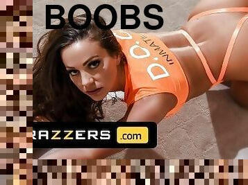 Brazzers - Cock Starved Abigail Mac Can't Resist Johnny Sins' Dick & Takes It Deep Inside Her Pussy