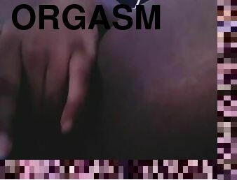 klitta, masturbation, orgasm, fitta-pussy, kvinnligt-sprut, amatör, mörkhyad, fingerknull, ensam