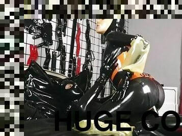 capra, pasarica, pula-imensa, bdsm, fetish, latex, bondage, plesnit, pula, cauciuc