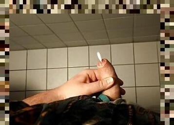 masturbation, publik, amatör, cumshot, gigantisk-kuk, tonåring, toalett, fångad, kuk