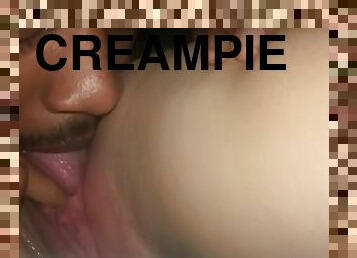 FINGERING & EATING PUSSY AT THE SAME MAKES HER REALLY WET