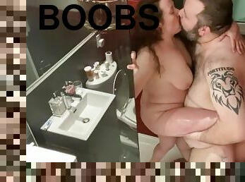 bañando, tetas-grandes, pezones, regordeta, regordeta-chubby, pelirroja, tetas, culazo, ducha, hotel