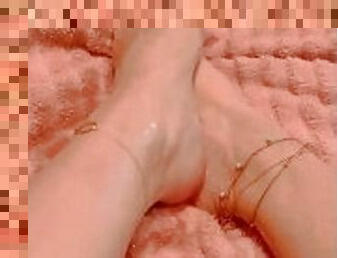 Feet tease, wet and juicy??????????????