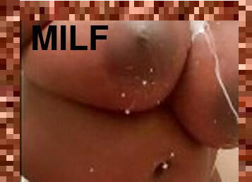 tetas-grandes, amateur, maduro, negra-ebony, madurita-caliente, regordeta, a-solas, leche, lactando