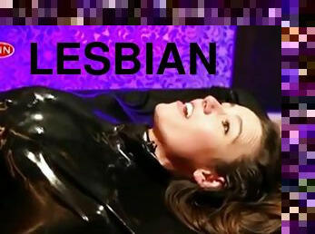 lesbian-lesbian, bdsm-seks-kasar-dan-agresif, fetish-benda-yang-dapat-meningkatkan-gairah-sex, latex, bondage-seks-dengan-mengikat-tubuh, berambut-cokelat, berpengalaman