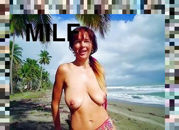 tetas-grandes, al-aire-libre, público, babes, madurita-caliente, mamá, playa, rubia, natural, tetas