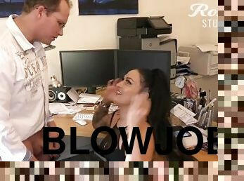 Blowjob beim Telefonieren mit der Frau