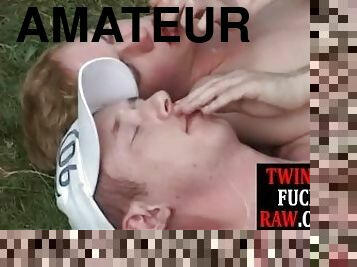 en-plein-air, amateur, fellation, ejaculation-sur-le-corps, gay, trio, minet, bite, sucer