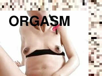 masturbare-masturbation, orgasm, pasarica, cu-degetelul, pima-oara, cur-butt, uda, experimentat