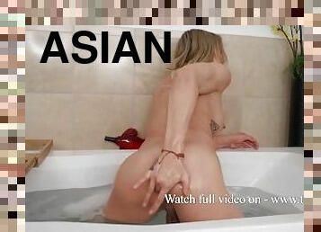 asiatique, baignade, gros-nichons, masturbation, anal, fellation, ejaculation-sur-le-corps, ejaculation, blonde, solo