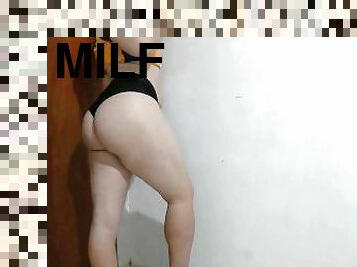 Milf- Estou aqui amor para te dar o parabéns