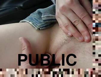 public, chatte-pussy, doigtage, horny, auto-stoppeur