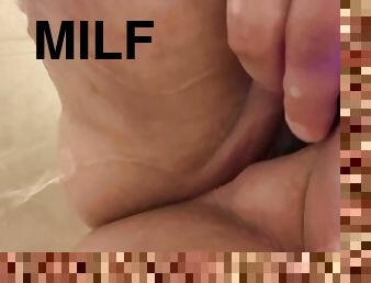 kúpanie, klitoris, masturbácia, čúranie, pička, amatérske, milfka, hračky, bbw, pov