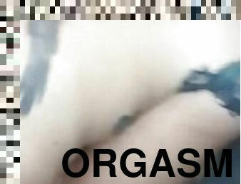 orgasm, kvinnligt-sprut, amatör, gigantisk-kuk, blandade-raser, pov, bedragen, tatuering, kuk