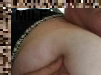 tetas-grandes, masturbación, pezones, amateur, madurita-caliente, regordeta, fetichista, a-solas, leche, morena