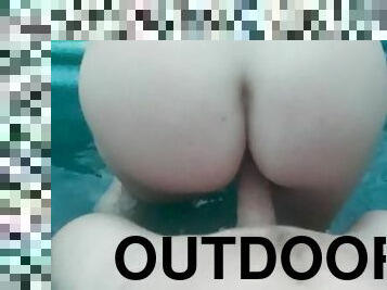 cul, gros-nichons, en-plein-air, public, amateur, ados, couple, seins, bout-a-bout, jacuzzi