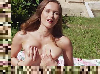 gros-nichons, masturbation, orgasme, en-plein-air, babes, jeune-18, naturel, gros-seins, seins, fétiche