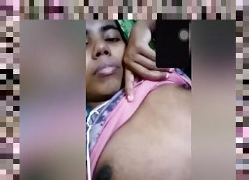 Today Exclusive- Desi Girl Showing Her Boobs On Video Call