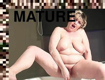 Naughty Mature Slut Taking A Bath And Getting Wet - Monieka S