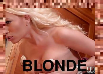 Donna Bell In Coffee Creamer - Blonde Babe Sucks Morning Glory