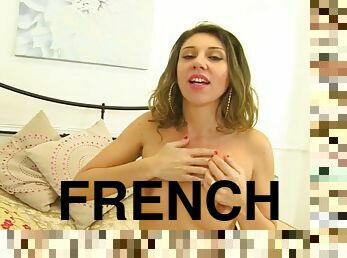 French milf Chloe makes her mature pussy hot and bubbly