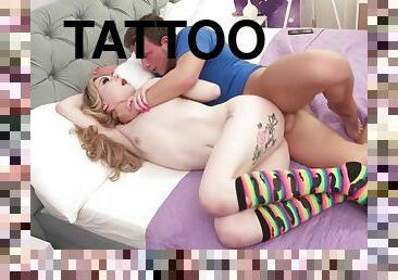 bil, ansiktssprut, blond, tatuering