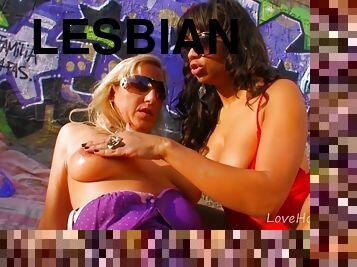 Lesbian Hotties Fuck Under A Hot Desert Sun