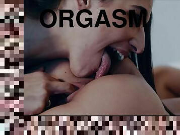 orgasm, fitta-pussy, lesbisk, kyssar, oral, rakad, ben