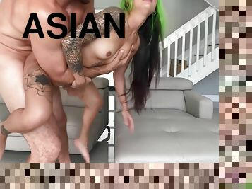 asiatisk, gigantisk-kuk, tonåring, deepthroat, petit, brunett, tatuering, docka