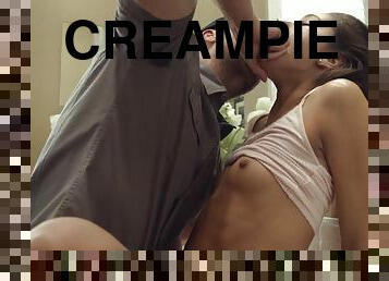 Cute chick Zoe Bloom No B-Control Creampie