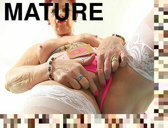 Flirtatious GILF Caroline - Hot Mature Solo Session