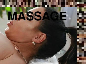 XXX massage for steamy Latina Julianna Vega