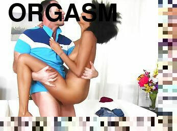Interracial lovers give each other fantastic orgasms