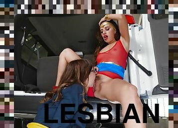 לסבית-lesbian, צעירה-18, חרמןנית, קינקי, יפה