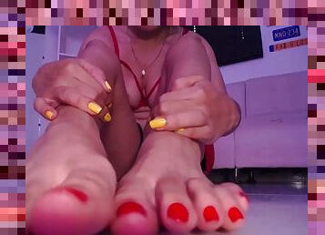Camgirl feet in her squirt
